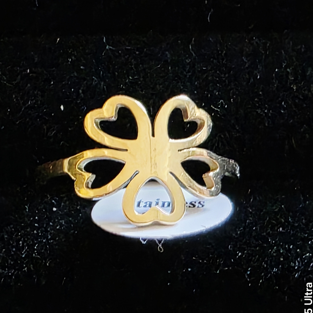 Stainless flower ring- size 10